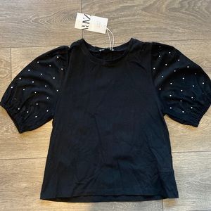 Puffed shoulder blouse